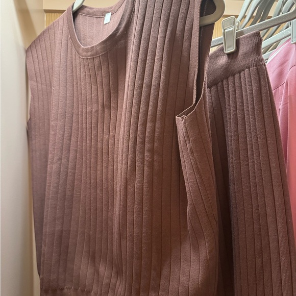 Chic Ribbed Two Piece Set - Picture 2 of 6